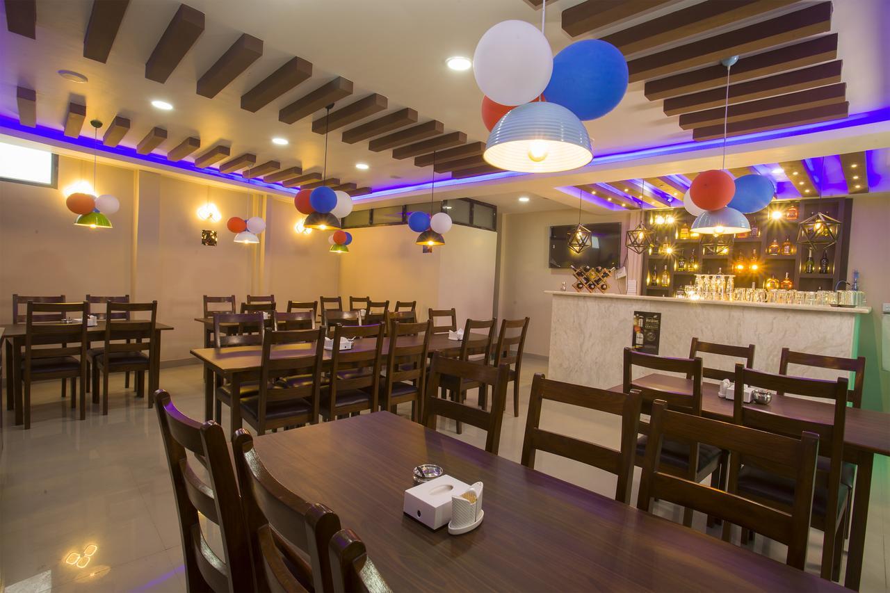 Oyo 146 Somewhere Hotel & Resturant كاتماندو المظهر الخارجي الصورة