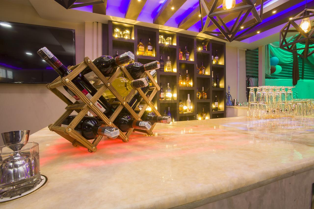 Oyo 146 Somewhere Hotel & Resturant كاتماندو المظهر الخارجي الصورة